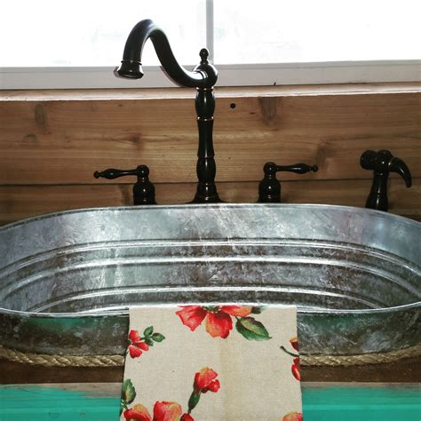 KITCHEN SINKS AND WASHTUBS .